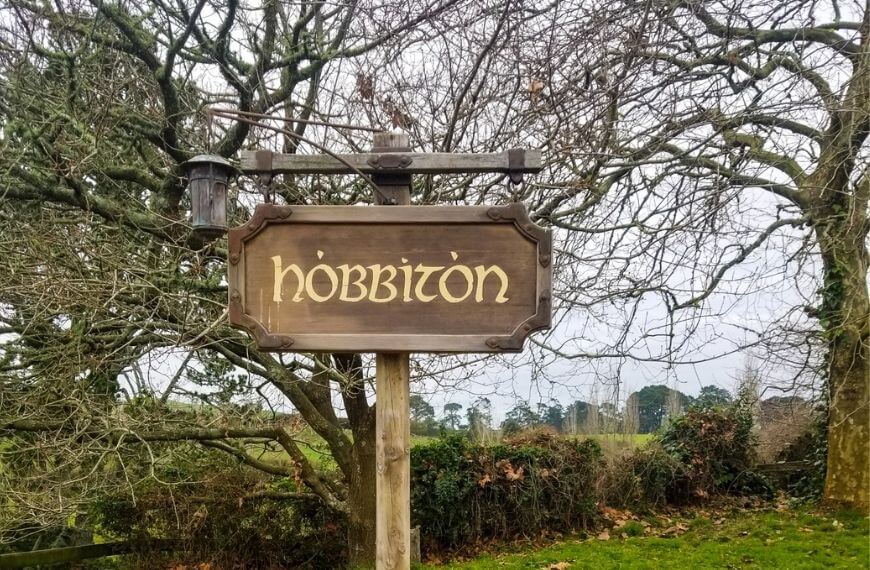 sign at the entrance of the movie set that reads hobbiton