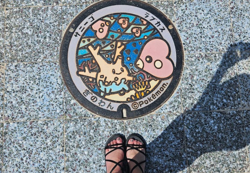 Pokemon manhole (pokelids) in Okinawa with Luvdisc and Corsola