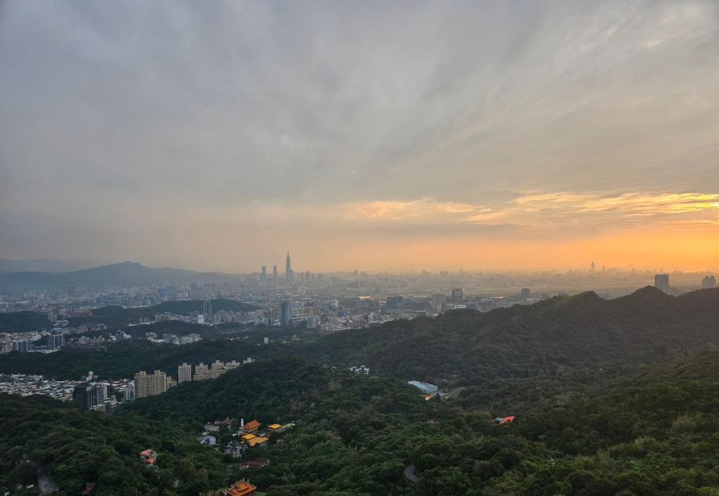 View from the deck of Bishanyan Kaizhang Shengwang Temple