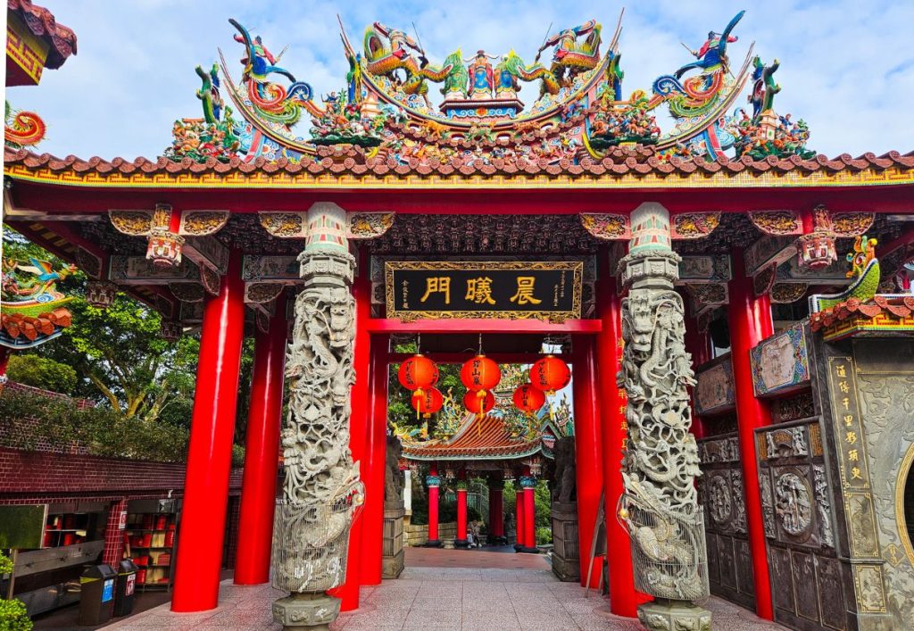 The colourful gate at the entrance of Bishanyan temple in Taipei